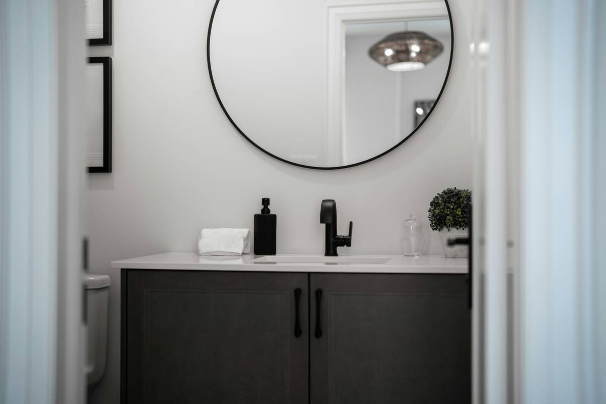 Why Your Makeup Looks Off-Camera—And How the Right Vanity Mirror Light Fixes It