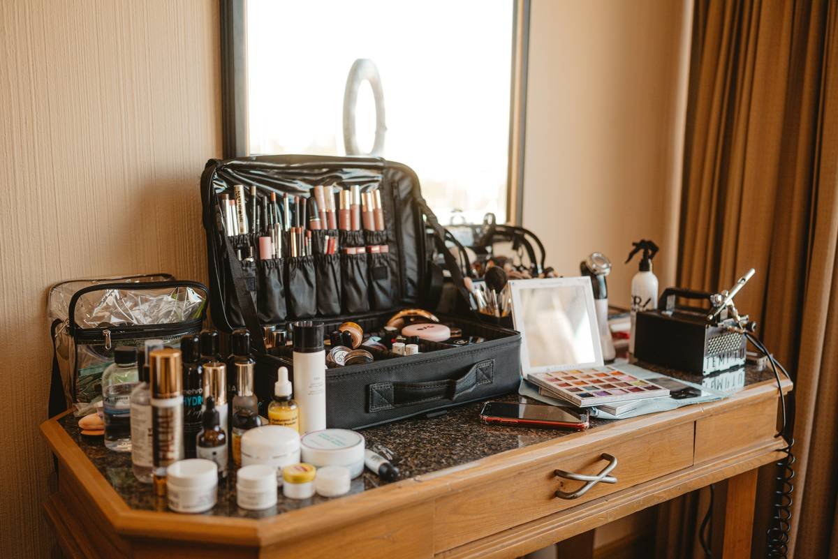 Why Your Makeup Routine Fails Without the Right Makeup Vanity Light (And How to Fix It)