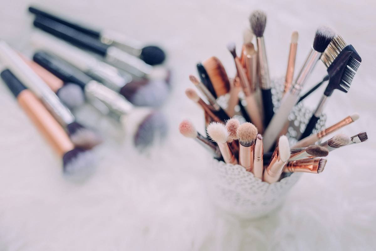 Why Your Makeup Routine Needs an Application Enhancement Aid (And How to Pick the Right One)