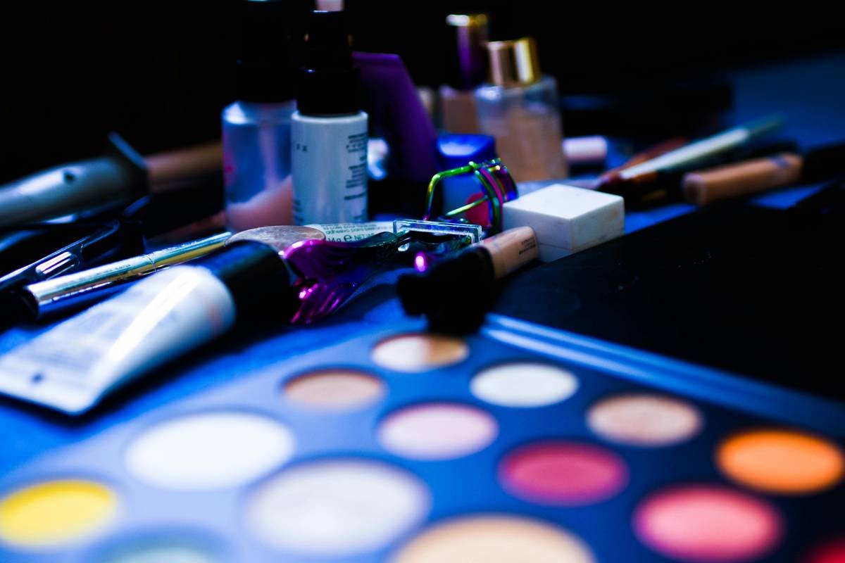 Close-up of model using eyebrow lighting kit to reveal fine hairs missed under standard bathroom lighting