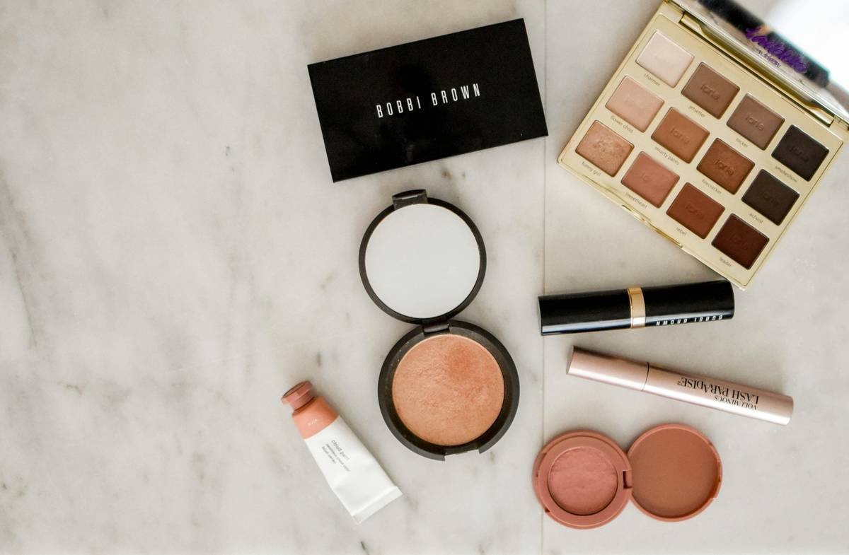 Makeup Lighting Solution: Why Your Mirror Lies and How to Fix It